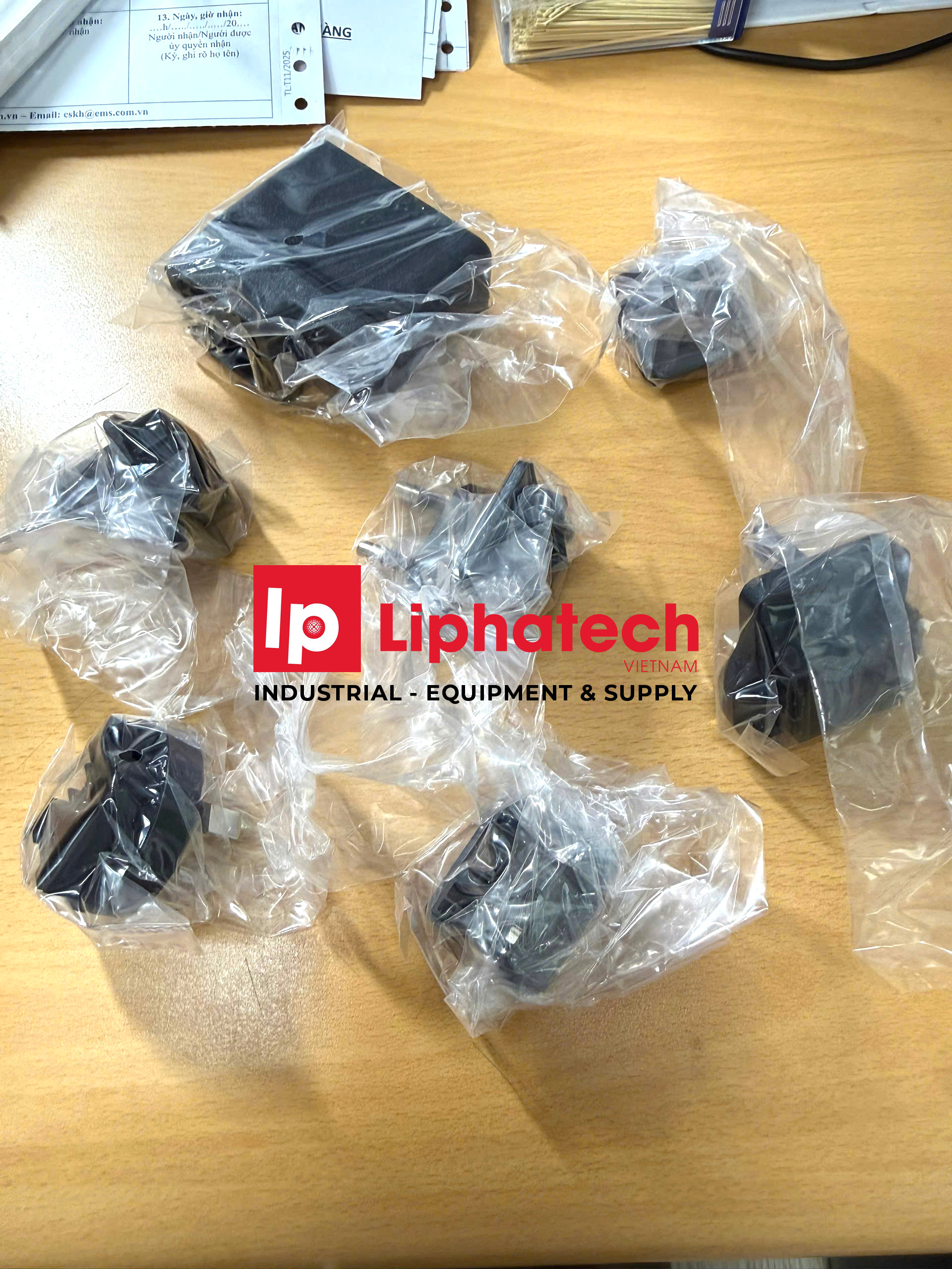 Hình ảnh thực tế Máy SJ-220 được Lipha Tech bàn giao đầy đủ máy và phụ kiện cho khách hàng