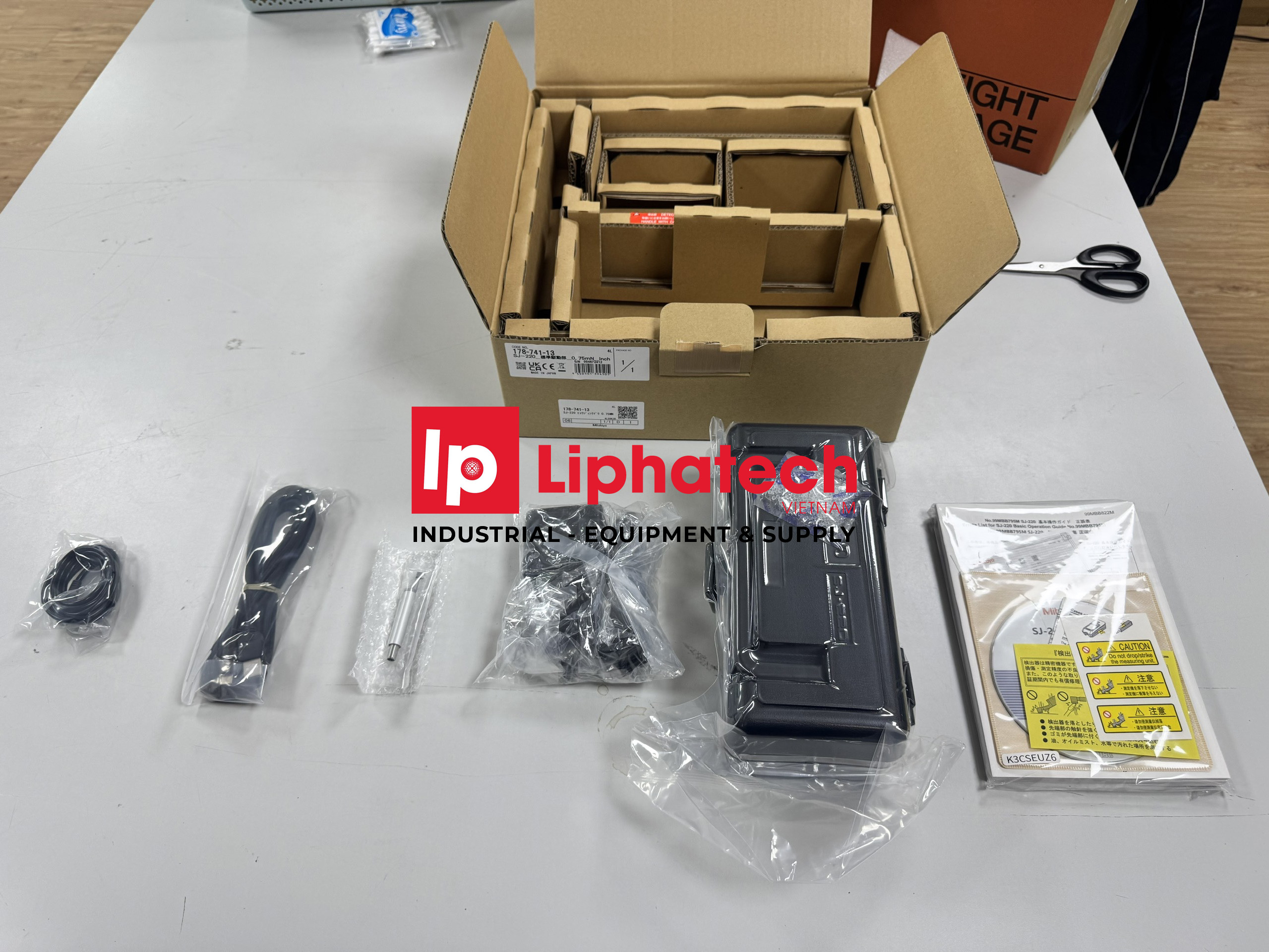 Hình ảnh thực tế Máy SJ-220 được Lipha Tech bàn giao đầy đủ máy và phụ kiện cho khách hàng